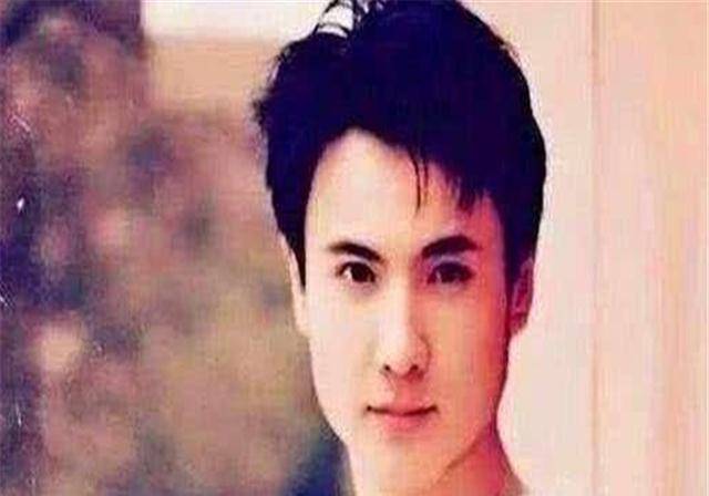 明星们的早期照片 和现在感受判若两人 是你偶像了吗?【IM电竞官网】(图6)
明星们的早期照片 和现在感受判若两人 是你偶像了吗?【IM电竞官网】(图6)