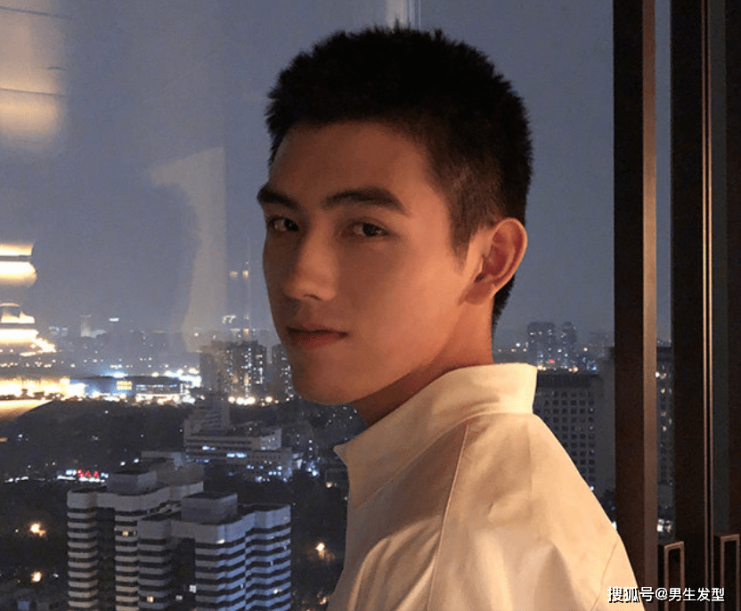 男明星爱剪的寸头发型你不试试?李现阳光帅气 陈伟霆轻熟有魅力:IM电竞(图2)
男明星爱剪的寸头发型你不试试?李现阳光帅气 陈伟霆轻熟有魅力:IM电竞(图2)