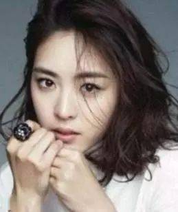 
帮你打造瘦脸减龄的发型 选对烫发发型很重要！‘IM电竞官网’(图11)