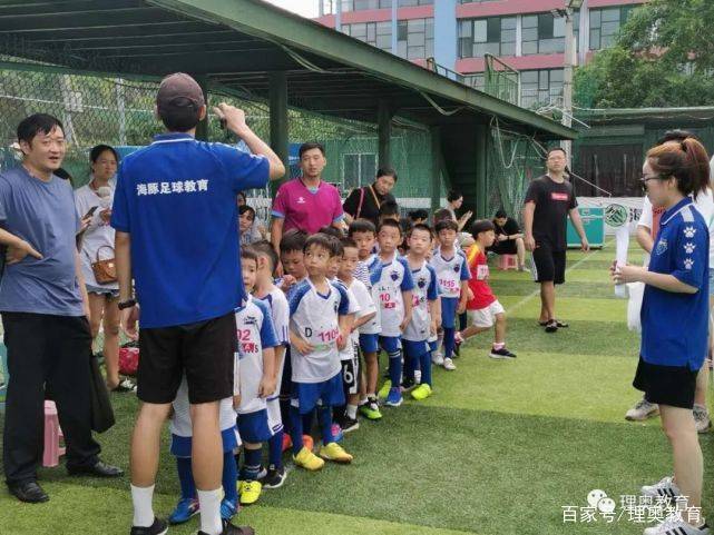 IM电竞官网_
娃娃足球星级评定温州乐清站圆满落幕 带娃进入神圣的足球殿堂！(图4)