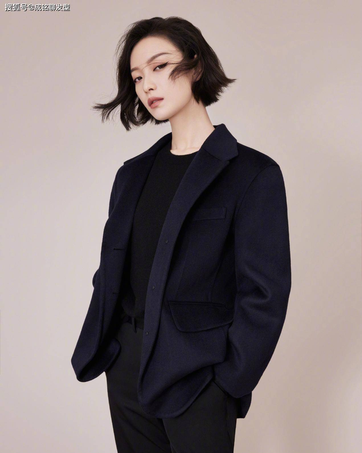 发量少又细软适合什么发型?倪妮的微卷短发相识下 时尚又显高级“IM电竞官网”(图6)
发量少又细软适合什么发型?倪妮的微卷短发相识下 时尚又显高级“IM电竞官网”(图6)