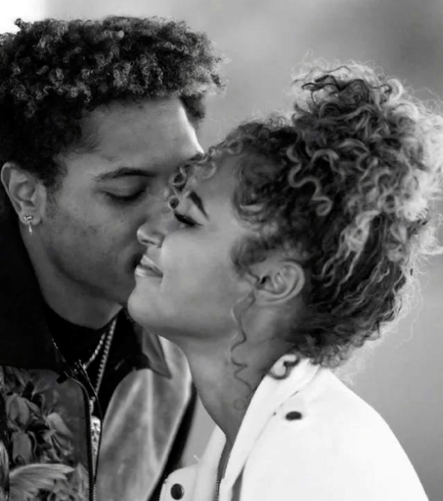 
乌布雷未婚妻有多美？身材颜值堪称完美 球迷：哈登前女友‘IM电竞官网’(图4)