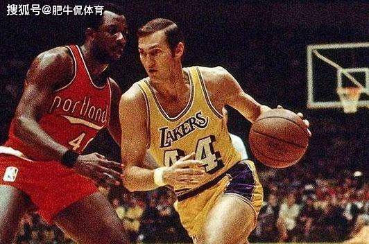 【IM电竞平台】
为什么NBA50大巨星合影 只有47人的照片 另有3人去那里?(图9) 【IM电竞平台】
为什么NBA50大巨星合影 只有47人的照片 另有3人去那里?(图9)