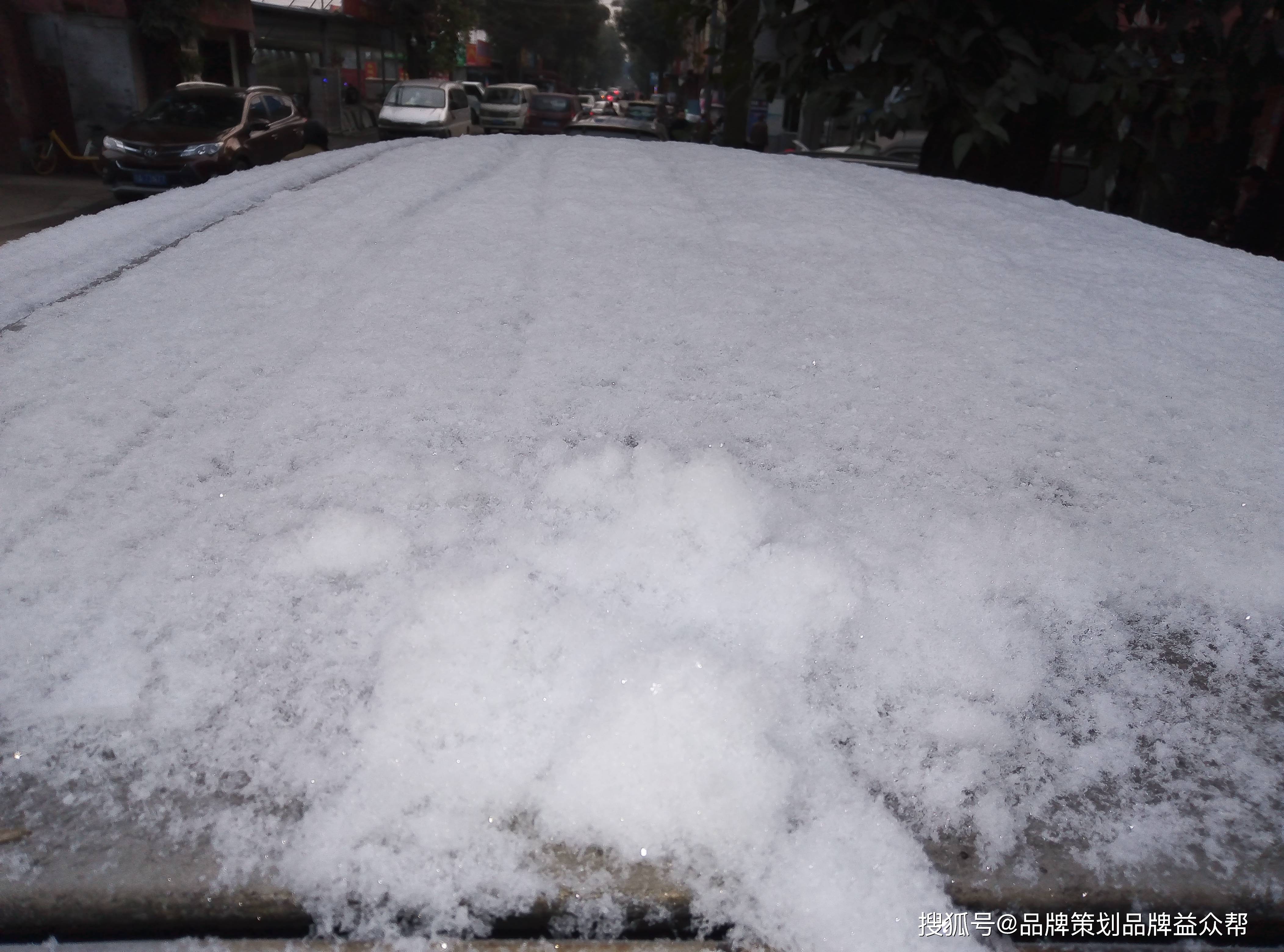 
2021年的下雪自然风物图片浏览 分享雪后车顶积雪自然风景图片_IM电竞平台(图6)