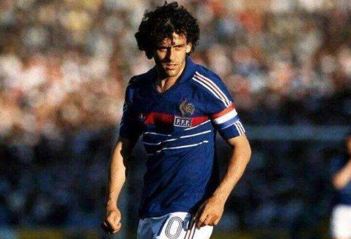 法国5伟大球星!2前锋3中场 普拉蒂尼仅排第2 第1十分经典_IM电竞平台(图8)
法国5伟大球星!2前锋3中场 普拉蒂尼仅排第2 第1十分经典_IM电竞平台(图8)